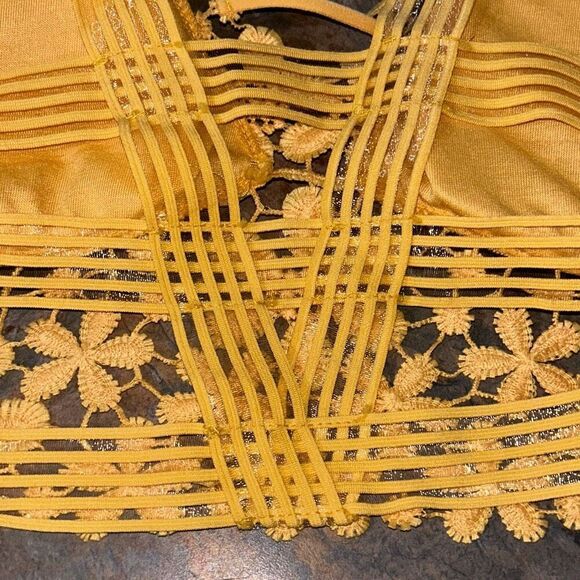 Crochet Yellow Flower Bralette Small Removable Pads - Picture 6 of 7